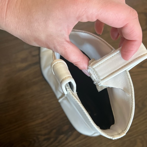 Amazing designer white cowboy boots with low heel! So chic! - Picture 5 of 6